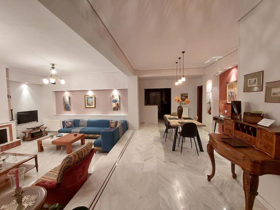 La Maison De Catherine Volos Luaran gambar
