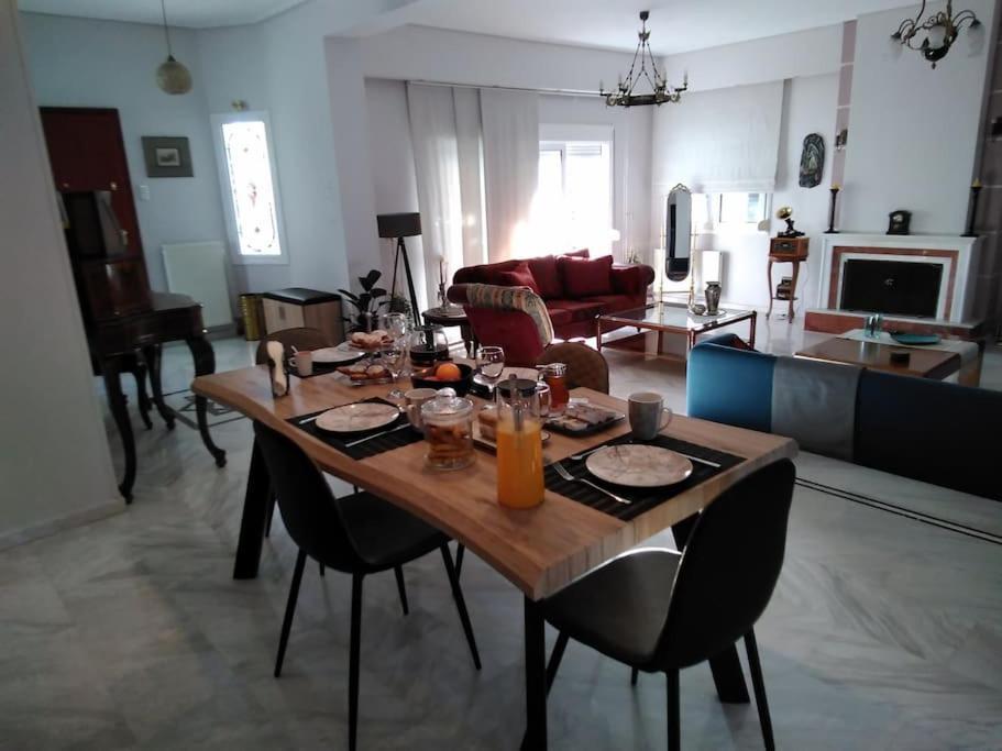 La Maison De Catherine Volos Luaran gambar